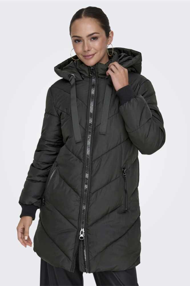 Jacqueline de Yong zwarte dames jas | Model