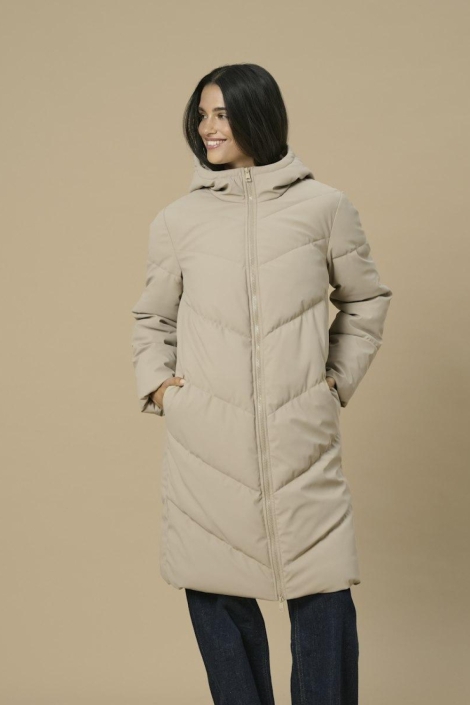 Jacqueline de Yong beige dames jas | Model vooraanzicht