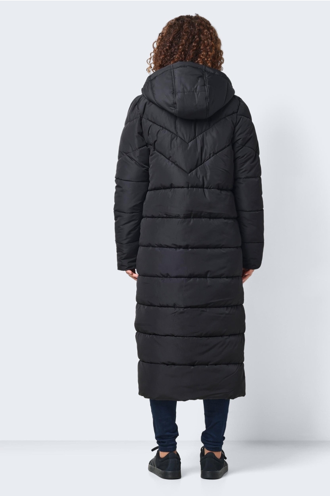 Noisy may zwarte dames jas | Model achteraanzicht