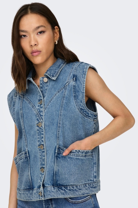 Only blauwe dames gilet | Model vooraanzicht