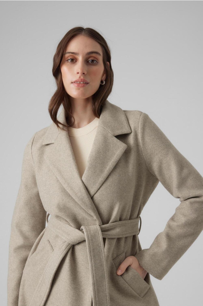 Vero Moda beige dames jas | Model vooraanzicht