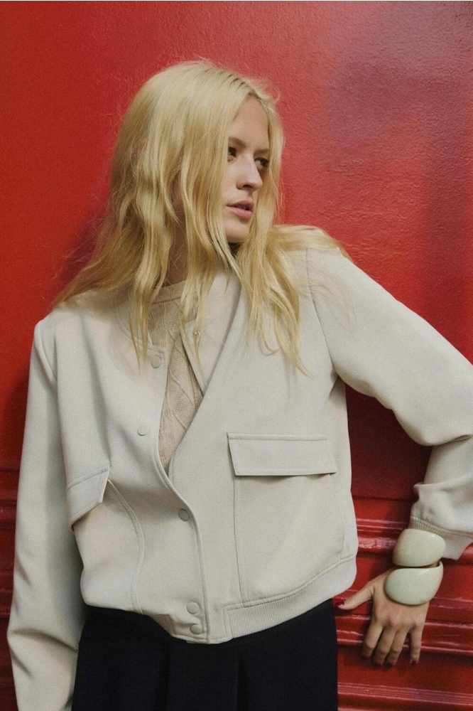 Vero Moda beige dames jas | Sfeerbeeld, In situatie