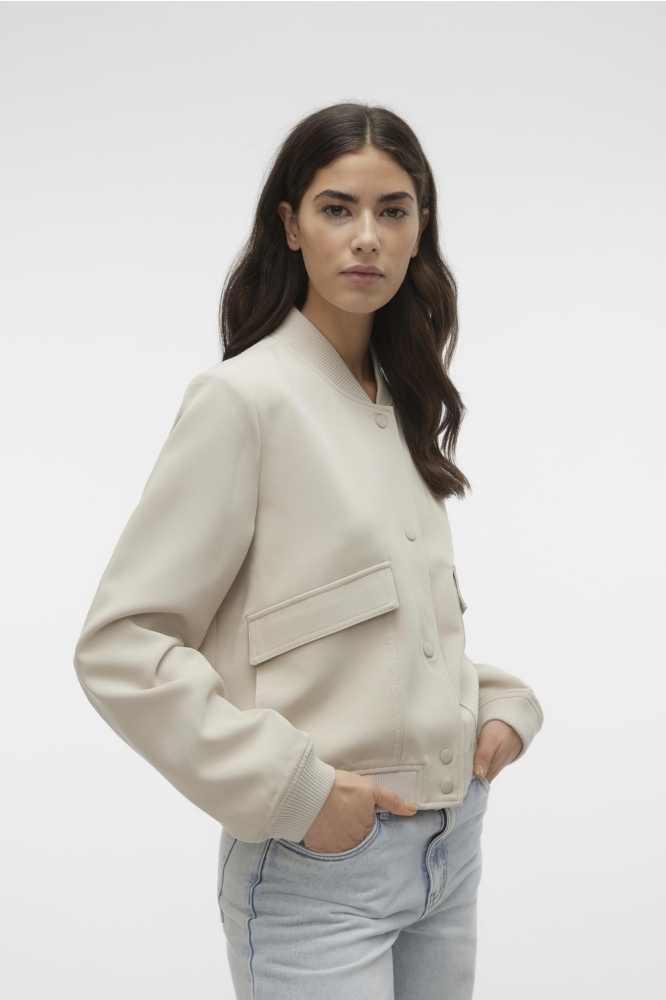 Vero Moda beige dames jas | Model vooraanzicht