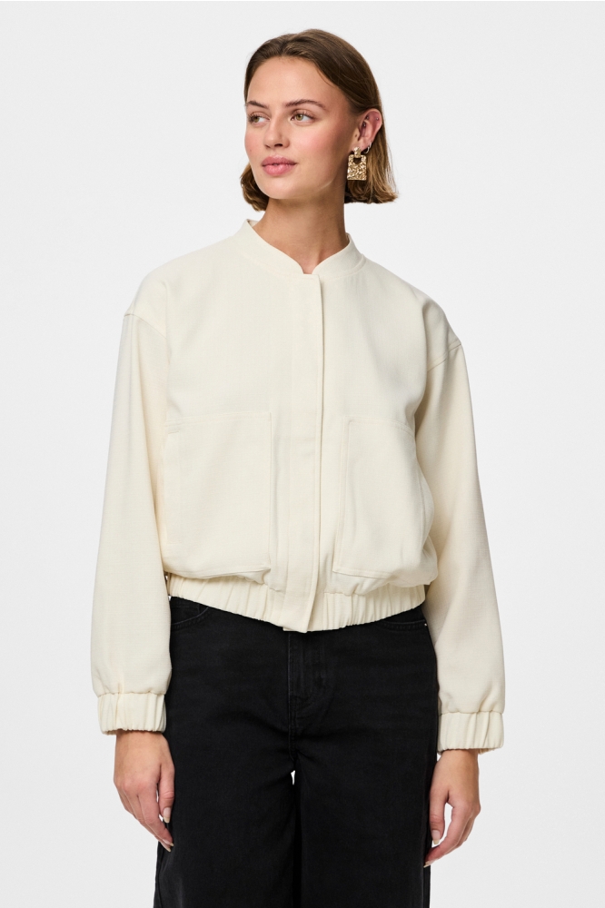 Pieces beige dames jas | Model vooraanzicht