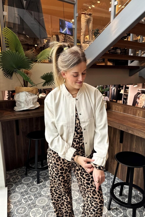 Pieces beige dames jas | Model vooraanzicht