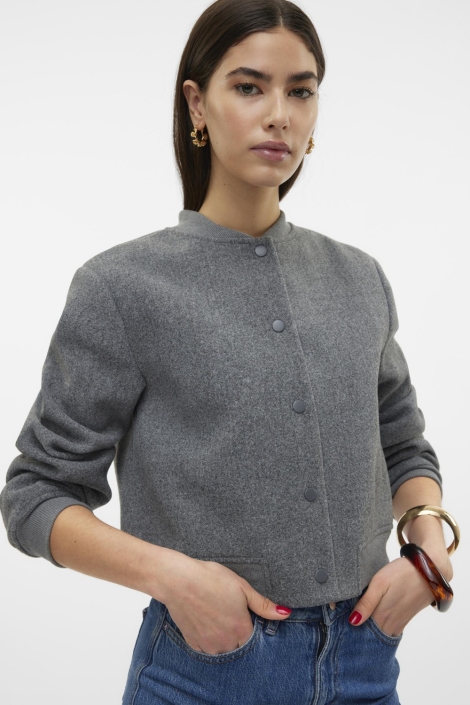 Vero Moda grijze dames jas | Model vooraanzicht