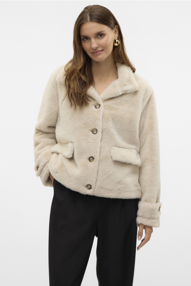 Vero Moda beige dames jas | Model vooraanzicht