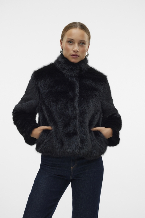 Vero Moda zwarte dames jas | Model vooraanzicht
