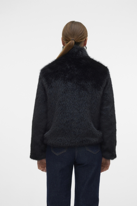 Vero Moda zwarte dames jas | Model achteraanzicht