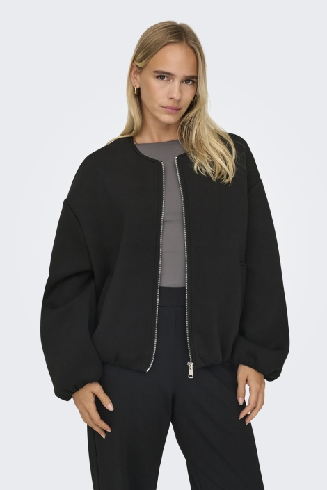 Only zwarte dames jas | Model vooraanzicht