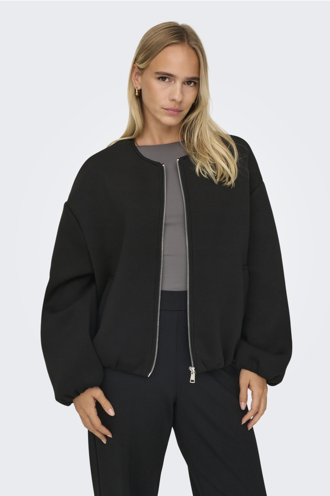 Only zwarte dames jas | Model vooraanzicht