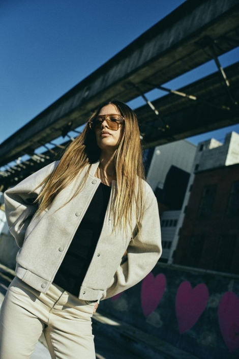 Noisy may beige dames jas | Sfeerbeeld, In situatie