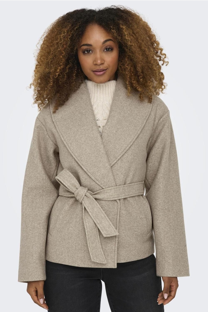 Only beige dames jas | Model vooraanzicht