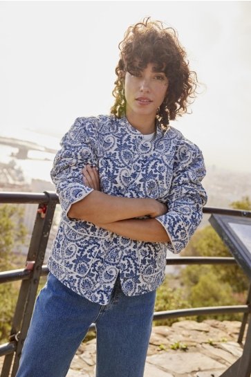 Only ONLHALLIE QUILTED JACKET OTW NOOS 15328523 CLOUD DANCER/BLUE TILE PRINT