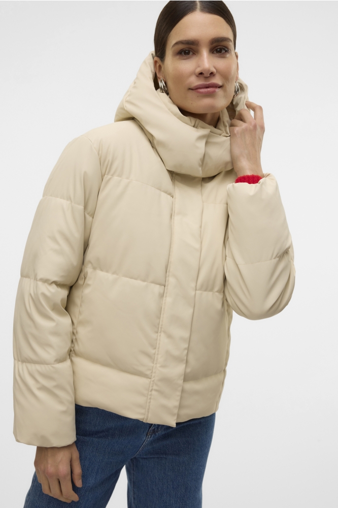 Vero Moda beige dames jas | Model vooraanzicht