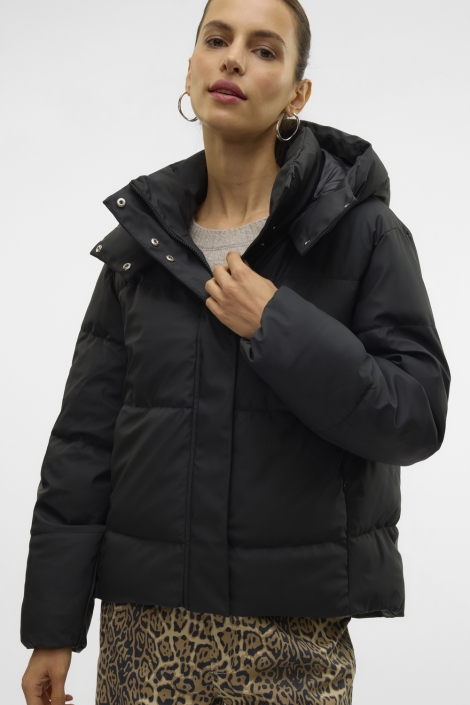 Vero Moda zwarte dames jas | Model vooraanzicht
