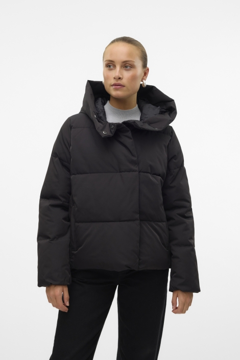 Vero Moda zwarte dames jas | Model vooraanzicht