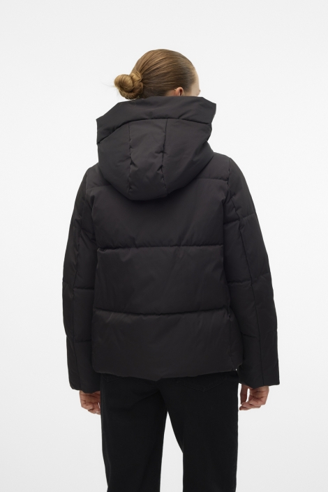 Vero Moda zwarte dames jas | Model achteraanzicht