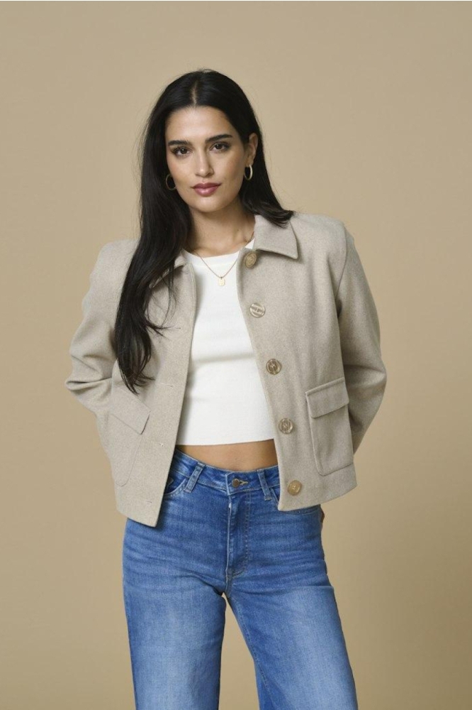 Jacqueline de Yong camel dames jas | Model