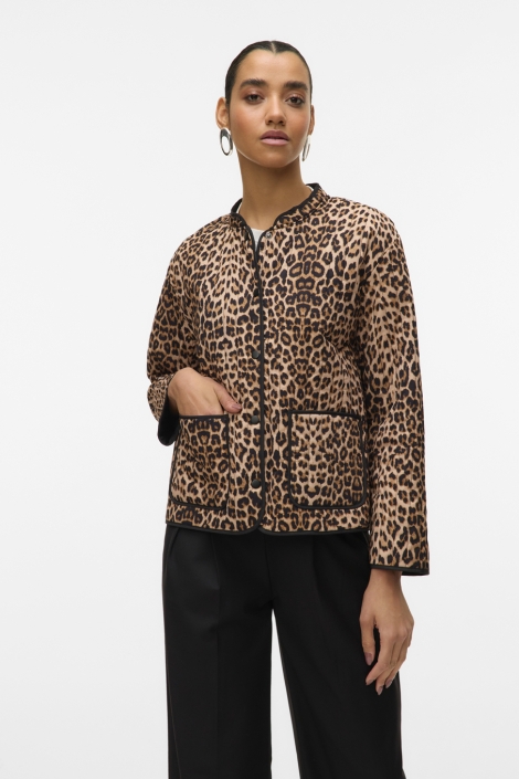 Vero Moda bruine dames jas | Model vooraanzicht