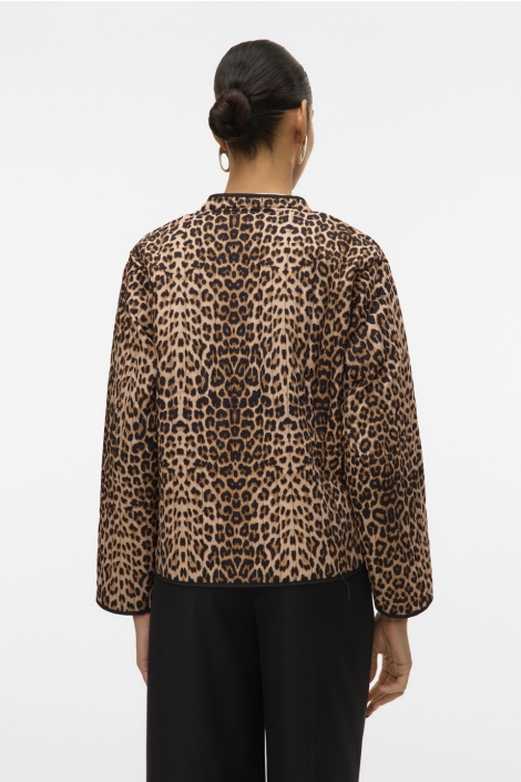 Vero Moda bruine dames jas | Model achteraanzicht