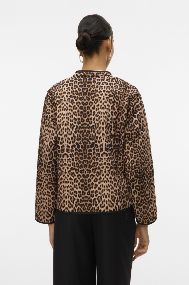 Vero Moda bruine dames jas | Model achteraanzicht