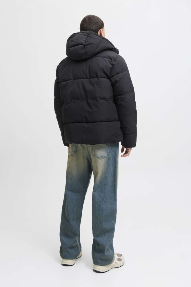 Jack & Jones zwarte heren jas | Model achteraanzicht