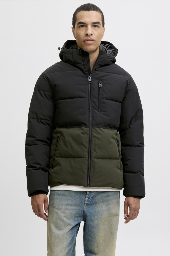 Jack & Jones zwarte heren jas | Model vooraanzicht