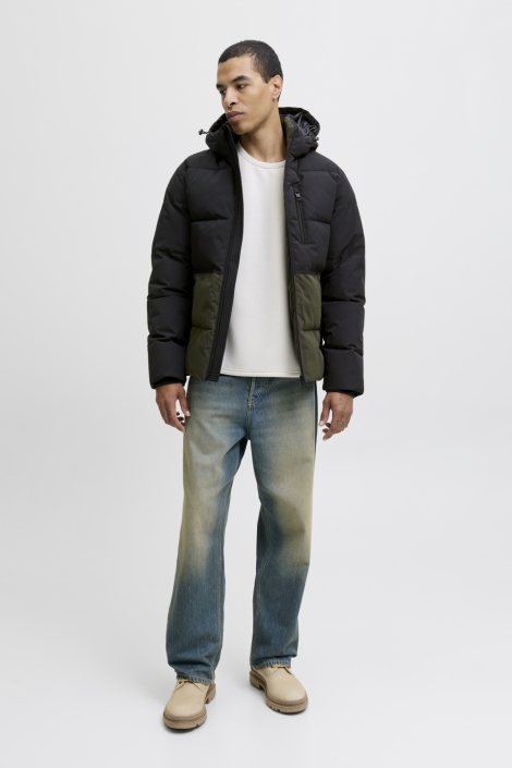 Jack & Jones zwarte heren jas | Model vooraanzicht