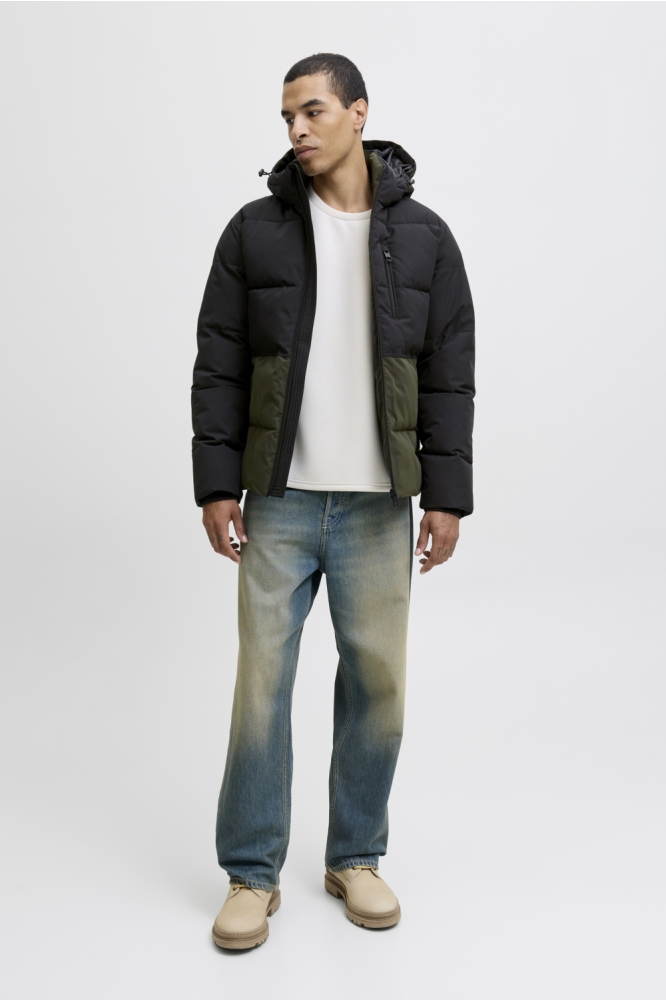 Jack & Jones zwarte heren jas | Model vooraanzicht