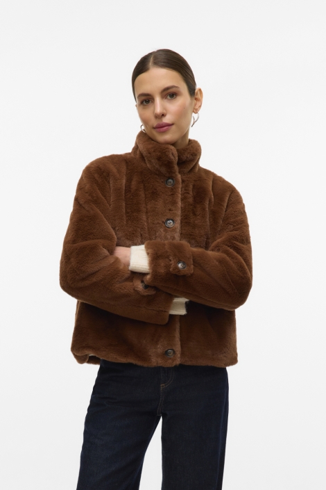 Vero Moda bruine dames jas | Model vooraanzicht