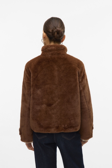 Vero Moda bruine dames jas | Model achteraanzicht