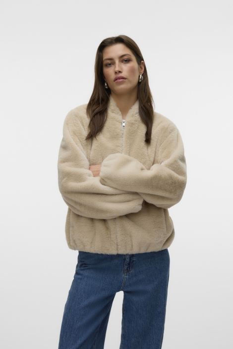 Vero Moda ecru dames jas | Model vooraanzicht