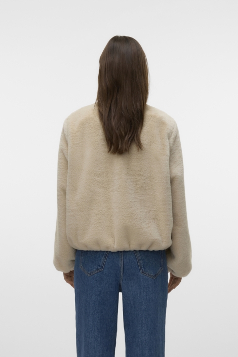 Vero Moda ecru dames jas | Model achteraanzicht