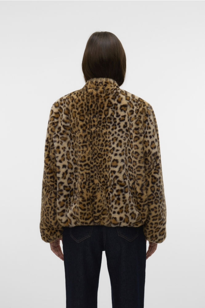 Vero Moda beige dames jas | Model achteraanzicht