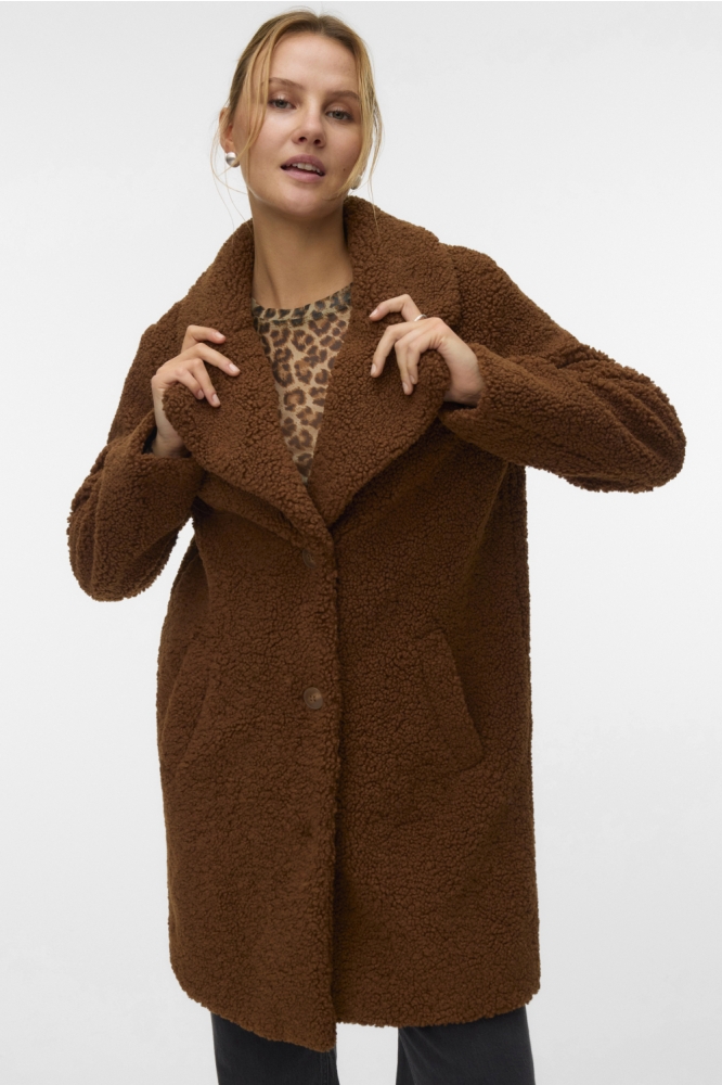 Vero Moda bruine dames jas | Model vooraanzicht