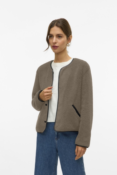 Vero Moda bruine dames jas | Model vooraanzicht