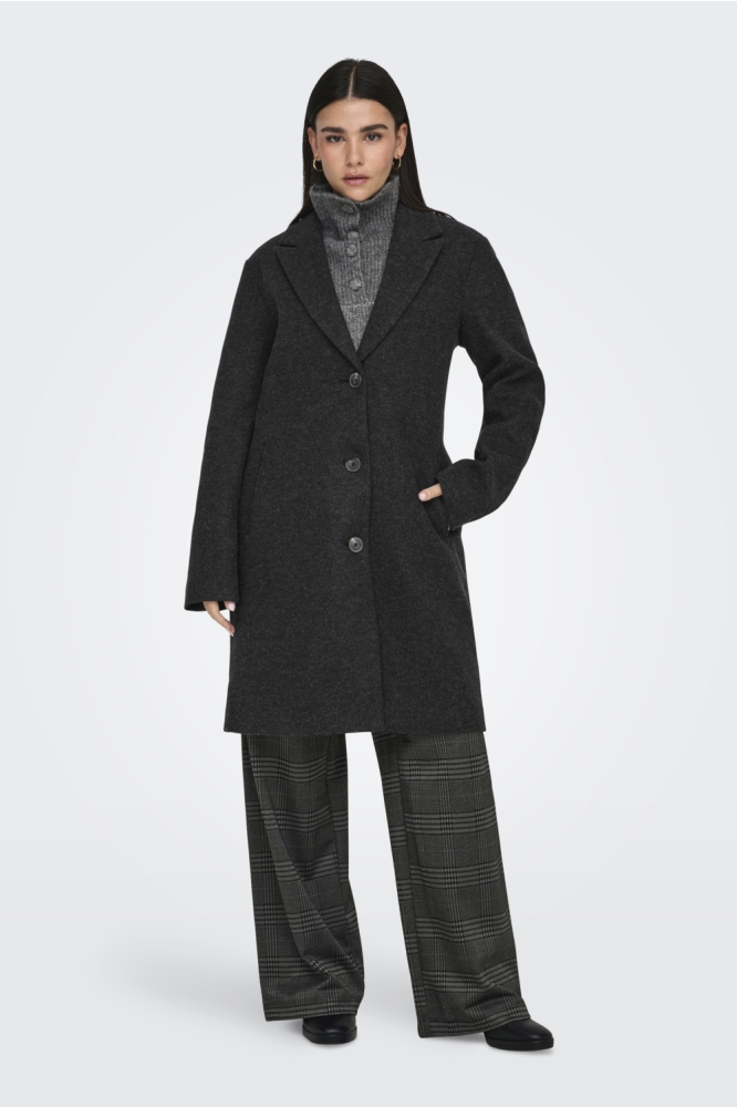 Jacqueline de Yong zwarte dames jas | Model vooraanzicht