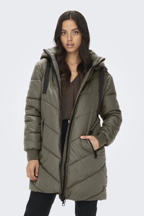 Jacqueline de Yong groene dames jas | Model vooraanzicht