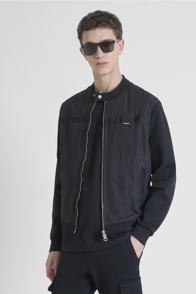 Antony Morato zwarte heren vest | Model zijaanzicht