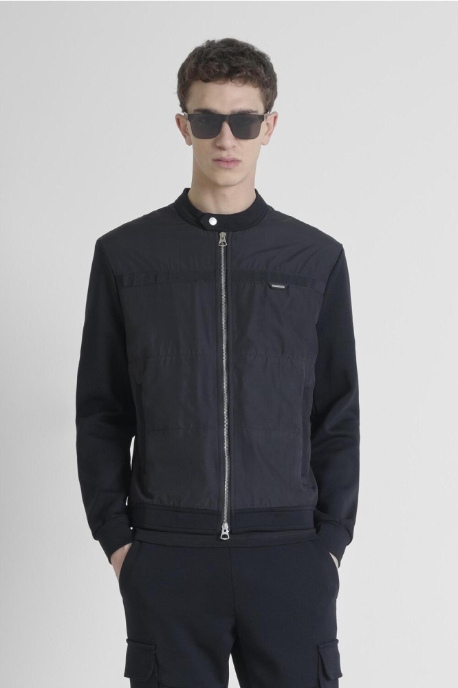 Antony Morato zwarte heren vest | Model vooraanzicht