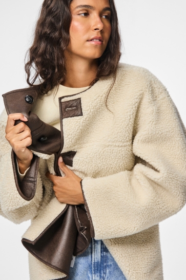 Pieces PCJULIE REVERSIBLE TEDDY COATED JAC 17158931 BIRCH/DARK BROWN