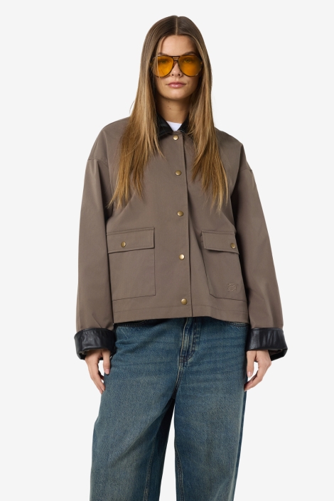 Noisy may bruine dames jas | Model vooraanzicht