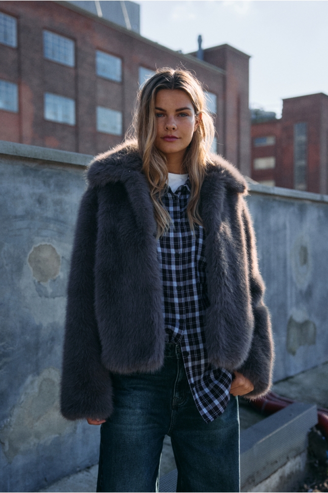 Noisy may grijze dames jas | Model vooraanzicht