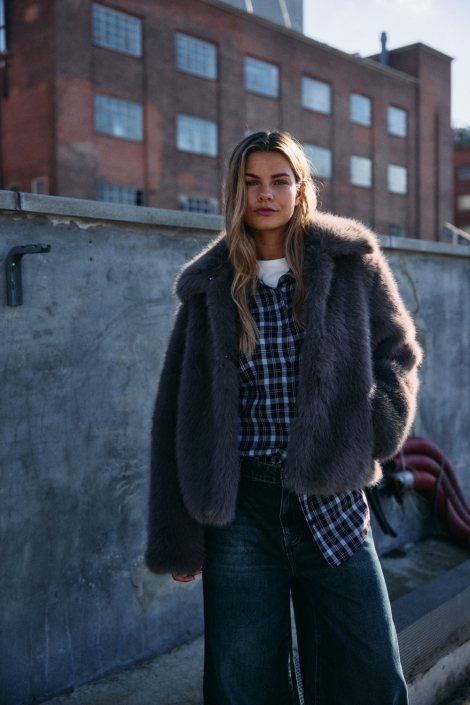 Noisy may grijze dames jas | Sfeerbeeld, In situatie