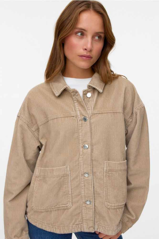 Vero Moda beige dames jas | Model vooraanzicht