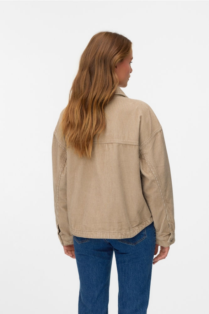 Vero Moda beige dames jas | Model achteraanzicht