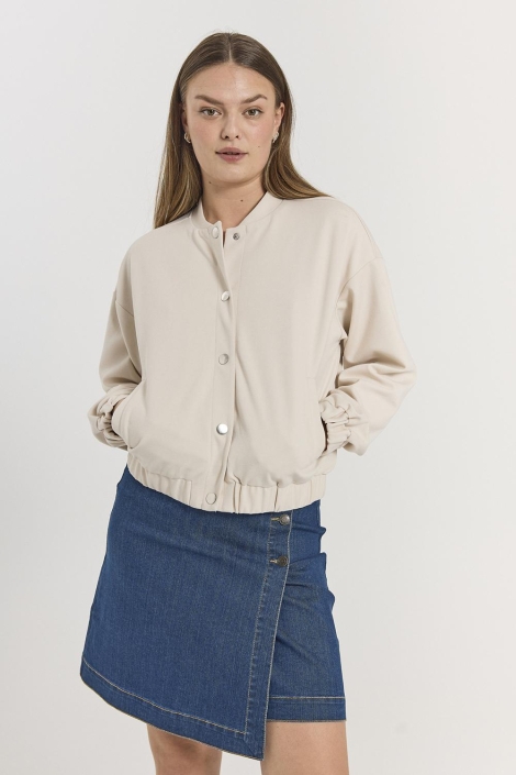 Freequent beige dames jas | Model vooraanzicht