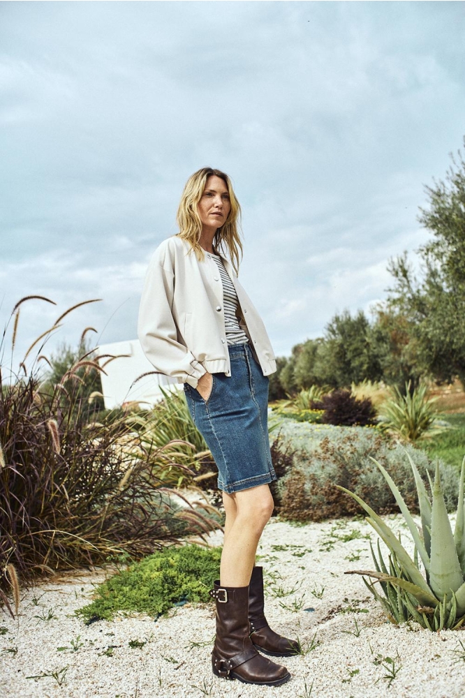 Freequent beige dames jas | Sfeerbeeld, In situatie