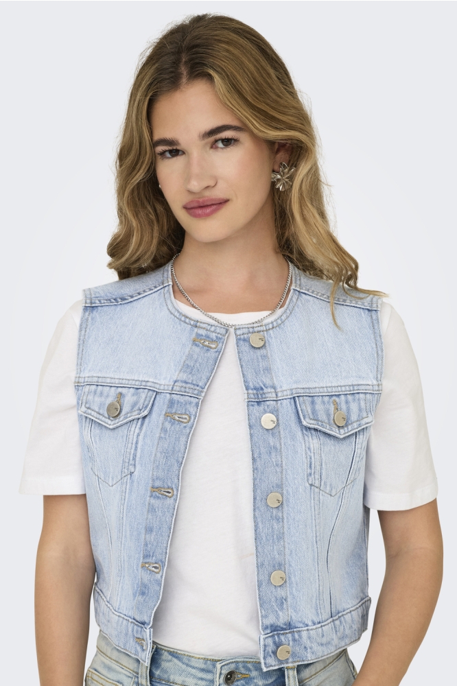 Only blauwe dames gilet | Model vooraanzicht